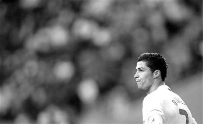 篮球比赛中如何有效换防？（篮球赛场高效换防的实用策略）