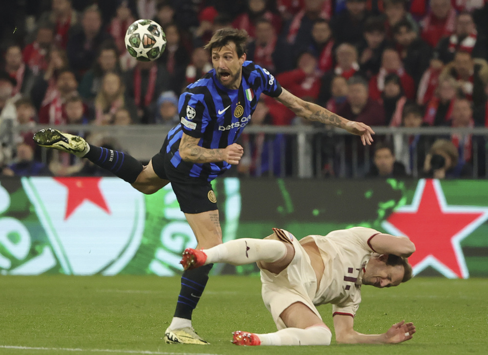 比赛第23圈，诺里斯追赶角田时四轮出白线，被赛会记录。（第23圈，诺里斯追角田时四轮越过白线，遭赛会记录）