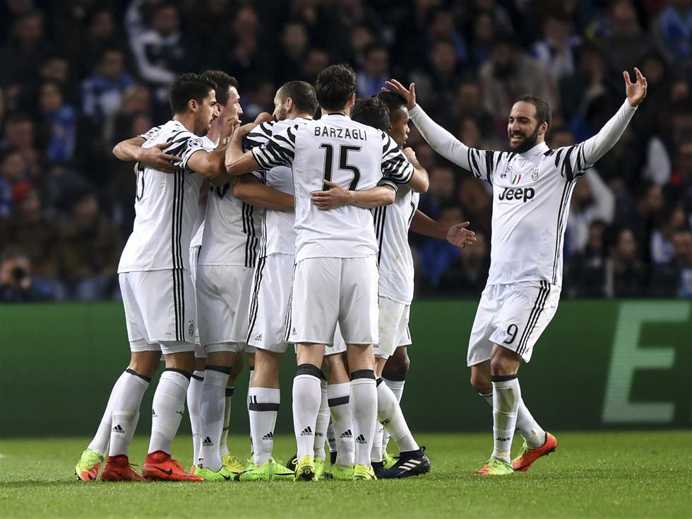 法尔克：纽卡等队曾想引进卡尔，但拜仁抢先与球员完成续约（法尔克：纽卡等队追求卡尔，拜仁率先与其续约）