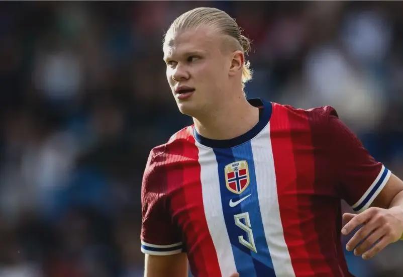 后卫身体对抗强度惊人，主帅盛赞（后卫对抗硬度爆表，主帅力赞）