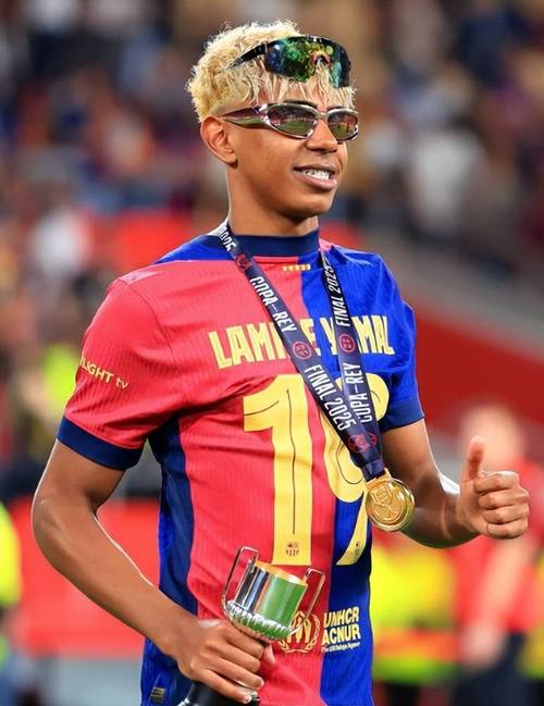 率队成功保级，内马尔晒图：这是艰难的一年，桑托斯，我爱你（带队保级成功，内马尔晒照感叹：这一年太难，桑托斯我爱你）