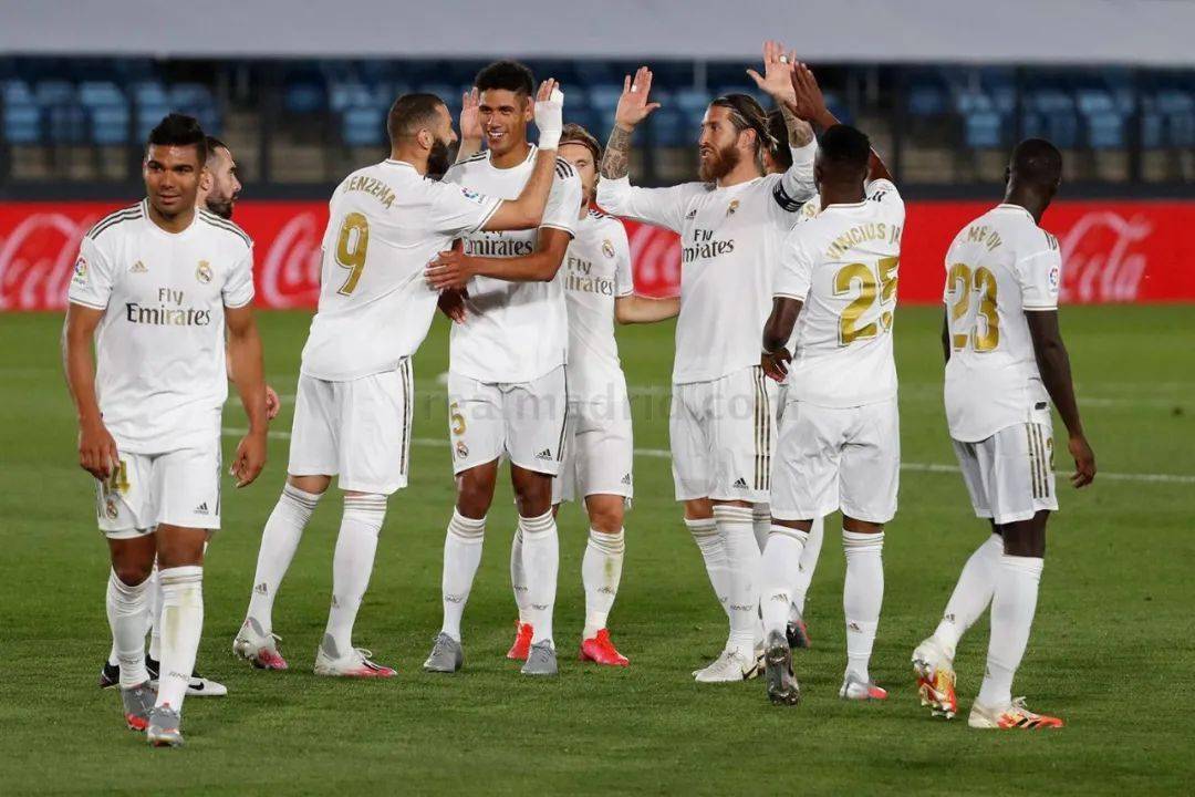 聋人篮球观赛：让我们挥动手语为运动员呐喊