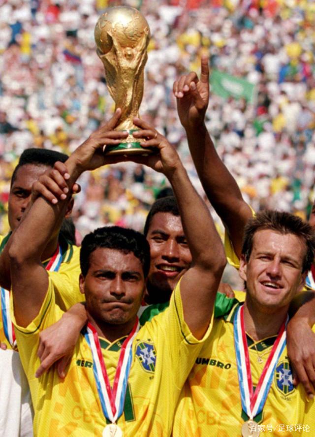 另一个半球的思念，奥斯卡晒出在家观看海港亚冠比赛照片（远隔半球仍心系海港，奥斯卡在家观战亚冠晒照）