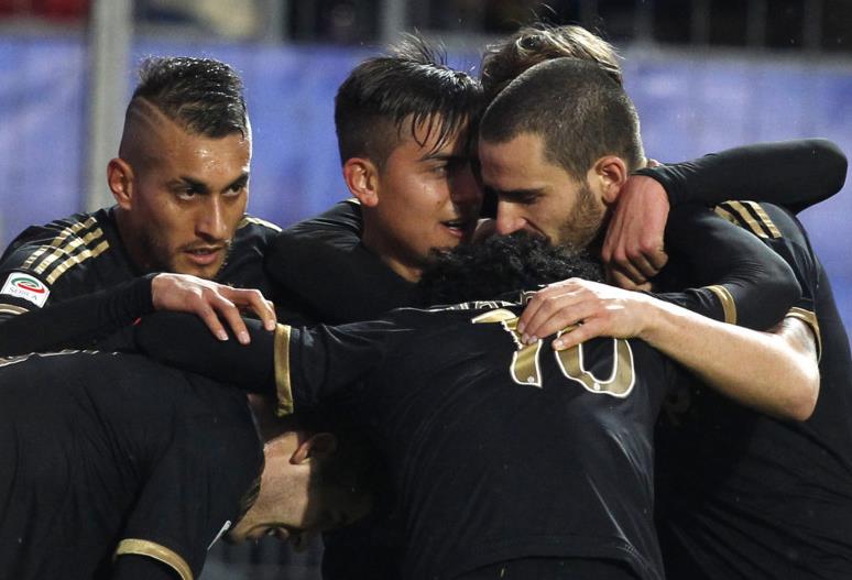 足球摄影的十个抓拍技巧（捕捉绿茵精彩：十条足球摄影要诀）