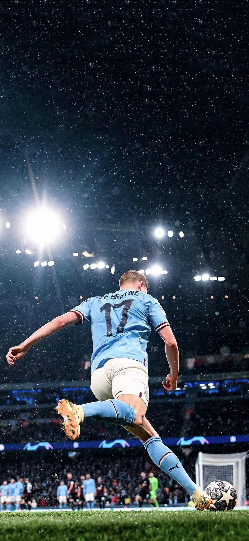 萨拉赫无缘利物浦欧冠名单，斯洛特称俱乐部必须作出回应；此前萨拉赫因未首发炮轰球队（萨拉赫落选利物浦欧冠名单，斯洛特称俱乐部须给出回应；其此前因未获首发公开抨击球队）