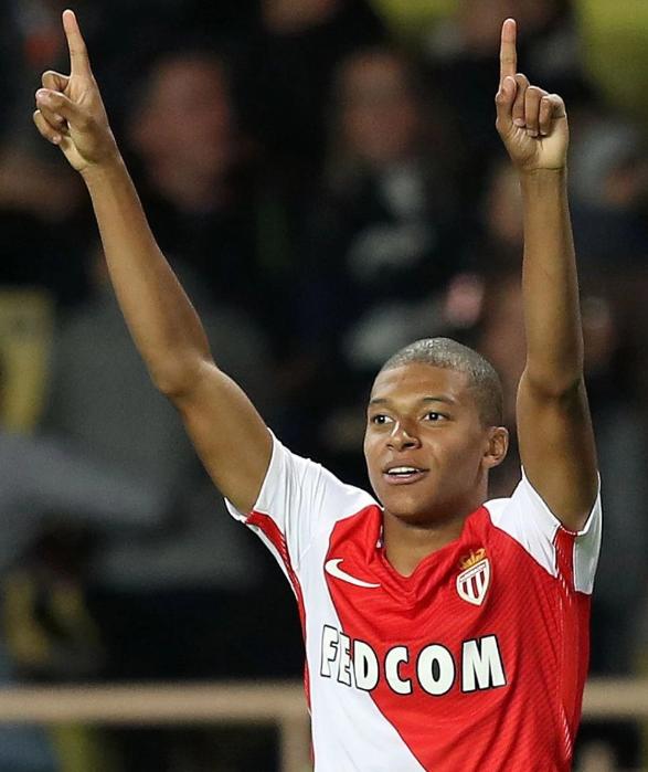 记者：弗里克已向巴萨提夏窗要求，他想要左脚中卫+边锋+9号（记者称弗里克已向巴萨提出夏窗引援清单：希望补强左脚中卫、边锋和9号位）