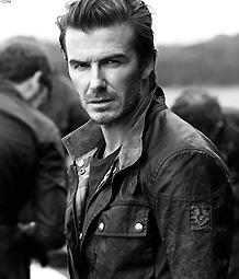 恩德里克被罚下时，维尼修斯：你再多掏牌，把所有人都罚下（恩德里克染红之时，维尼修斯怒斥裁判：你继续掏牌，把所有人都罚下）